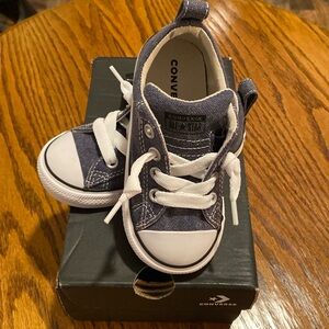 NWT Denim Converse 8/9